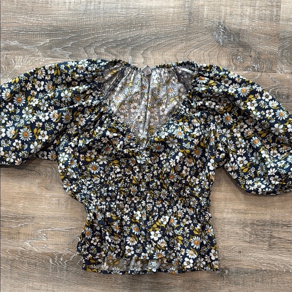 Old Navy Tops - Old Navy Floral Smocked Women's Top sz xs